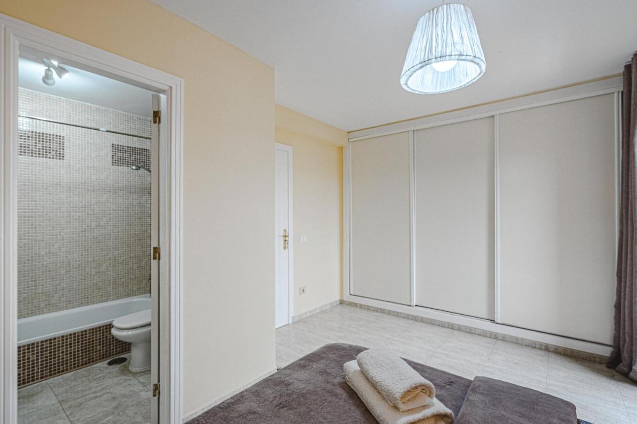 Red Large Family Apartment, Three Floors, 10 Guests Costa Adeje  Exterior photo